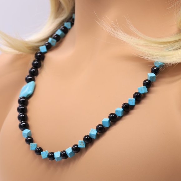 Duo color necklace with Genuine Turquoise and onyx. - Picture 3 of 9